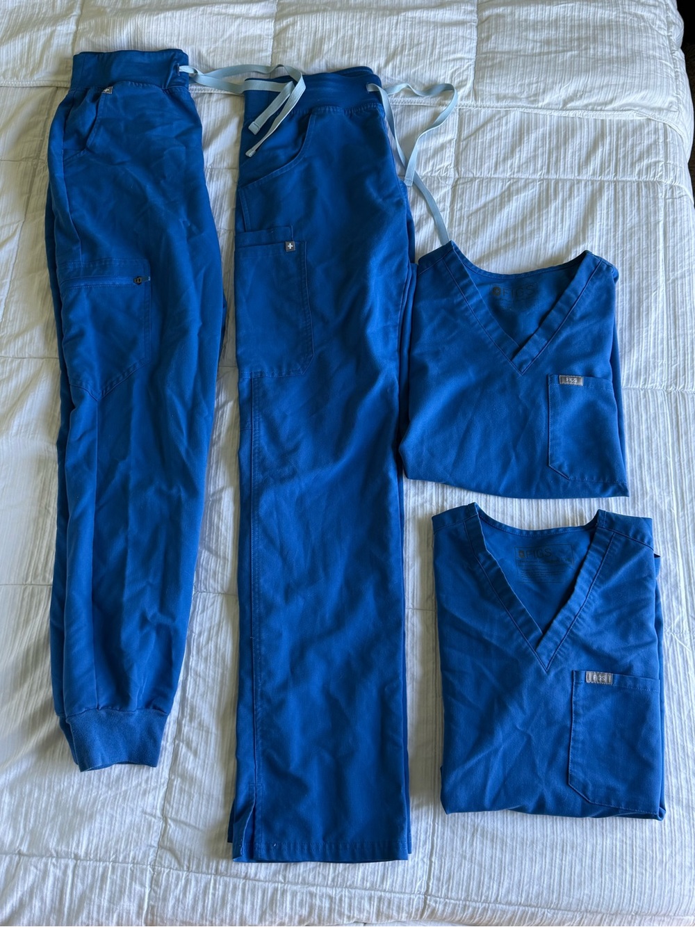 Lot of figs royal blue xs